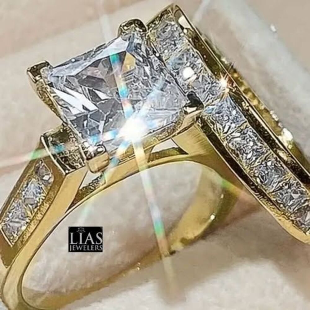 New 18k yellow gold wedding ring set